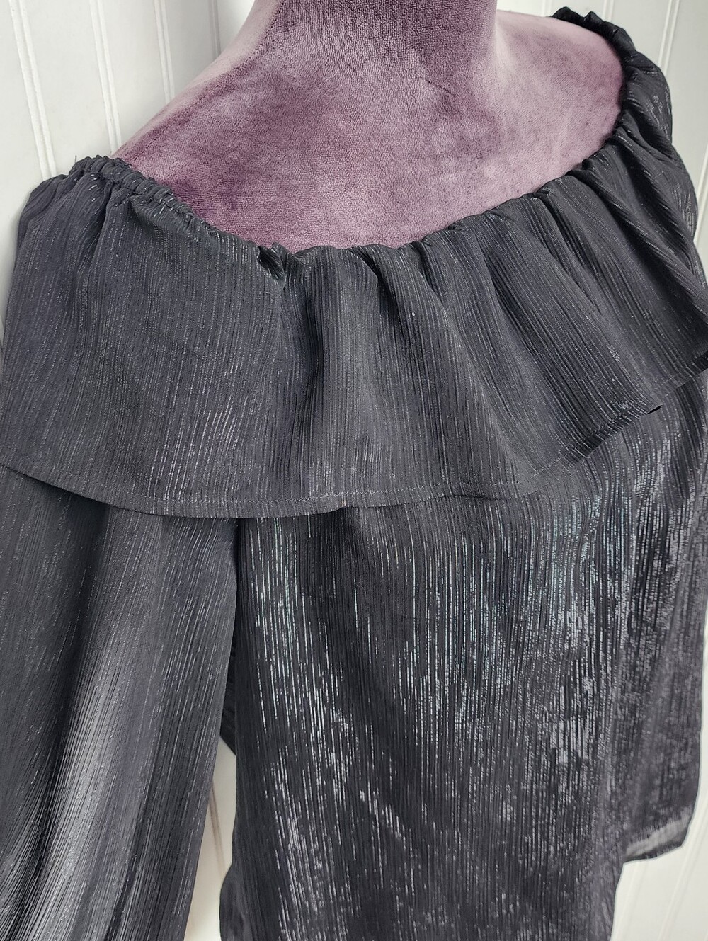 White House Black Market Blouse Metallic Silver Ruffled Peasant Off Shoulder XL - Picture 4 of 13